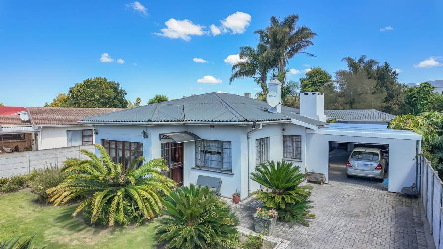 4 Bedroom Property for Sale in Bodorp Western Cape